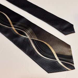 Sophisticated Mario Ferrari Black and Gold Men's silk Tie tall 64 x 4